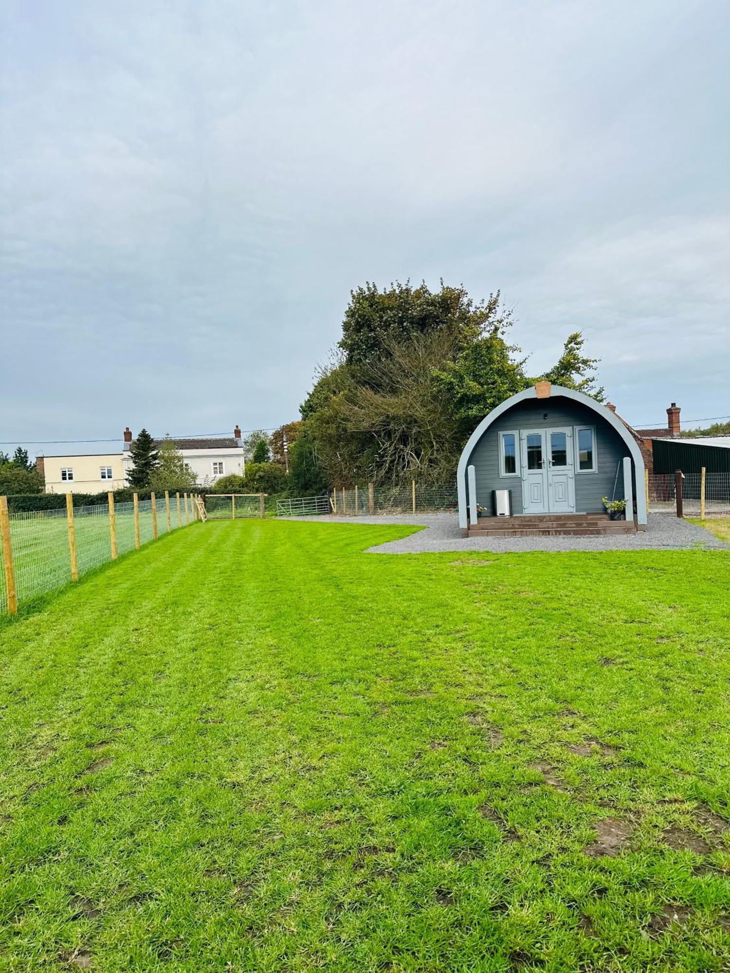 Welly Boot Pod Hotell Shenstone Eksteriør bilde